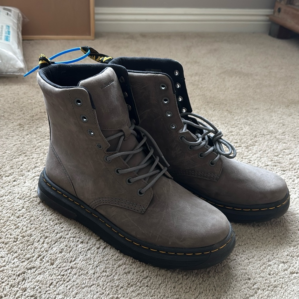 Dr Marten men’s crews on boot in gunmetal new no box